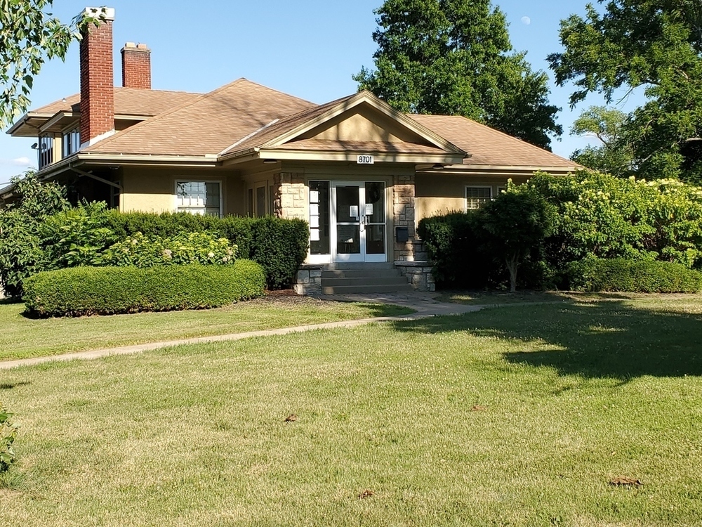 8702 Holmes